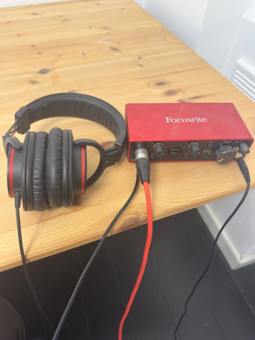 Microfon Studio + Focusrite