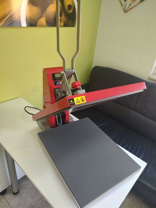 Термотрансферна преса за тениски и dtf