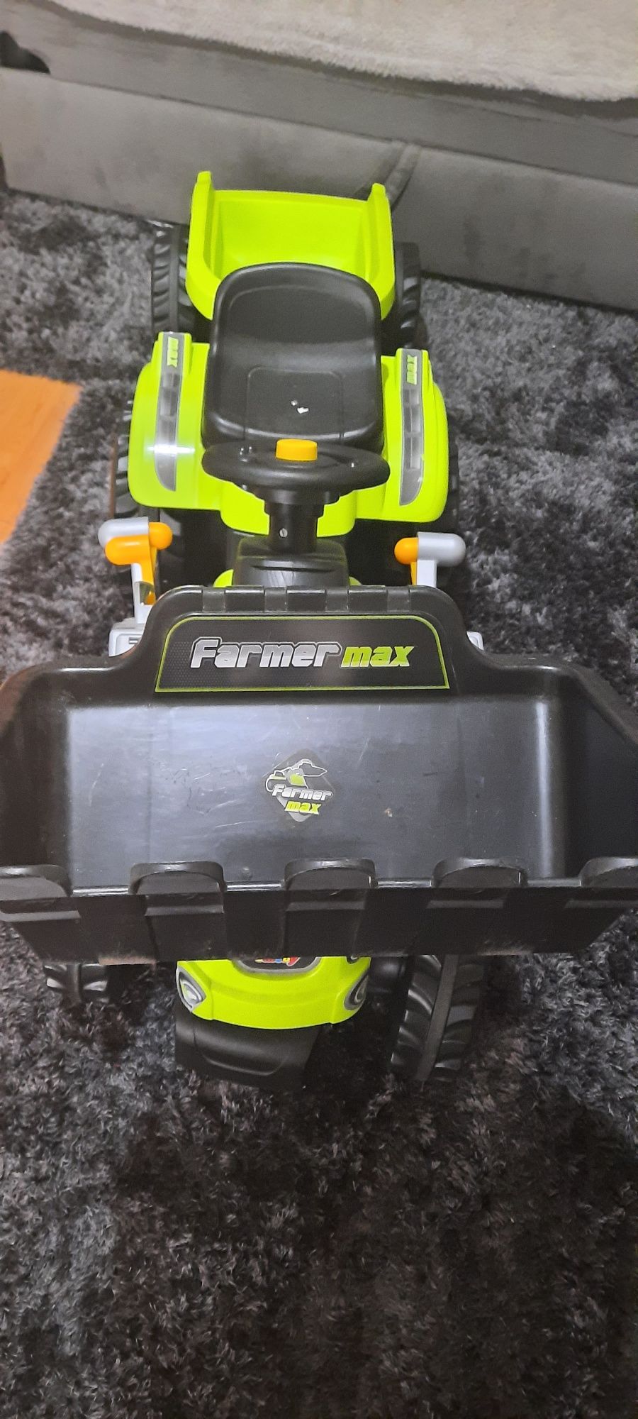 Vând tractor cu remorcă și cupă, iepuraș, premergător,avion