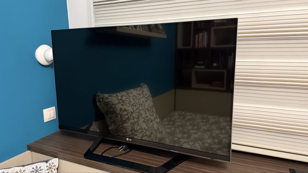 LED телевизор LG 42LM660S