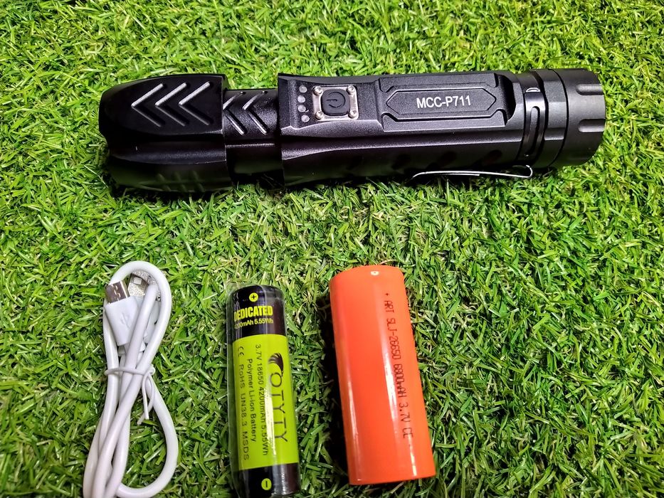 Lanterna Profesionala XHP90.2 Cu Lupa Si Zoom, cu Acumulator 26650!