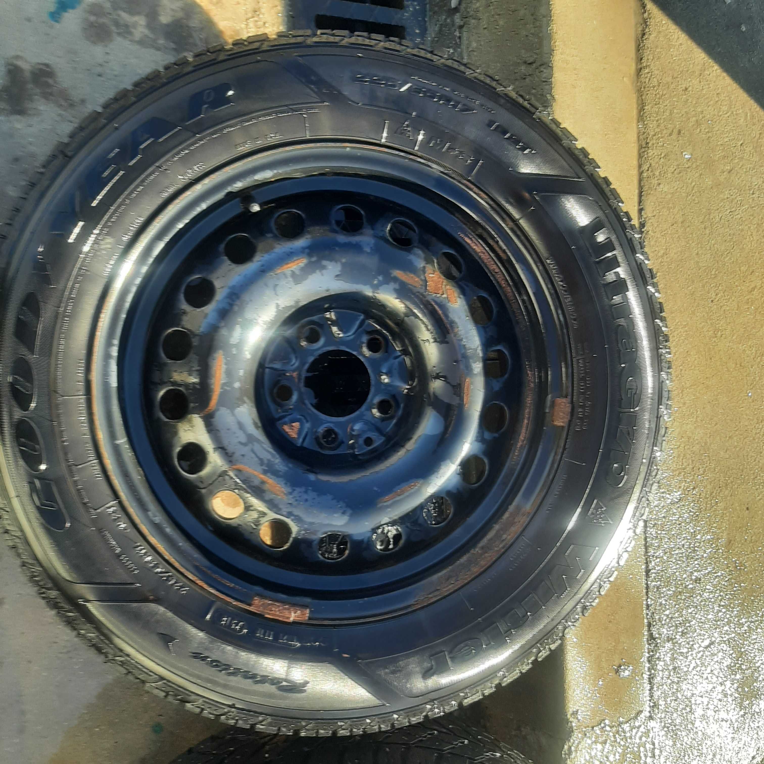 225/65 R17 Goodyear