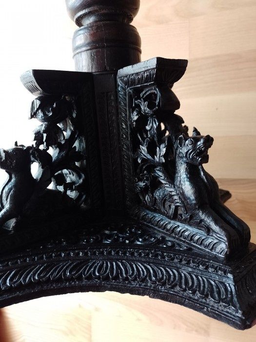 Superbă măsuța antica in stil oriental sculptata integral manual ,pies