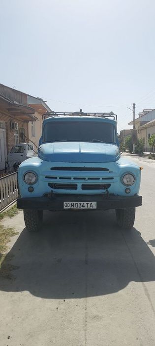 Зил водавоз сотилади.