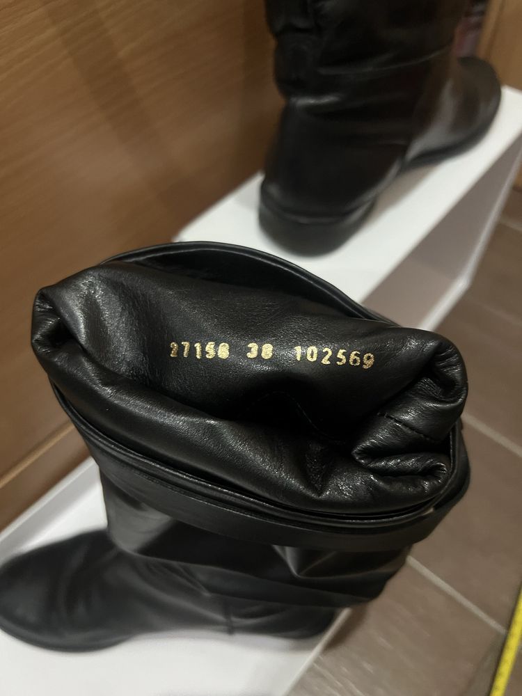 Продам итальянские дамские сапожки, без замков.
