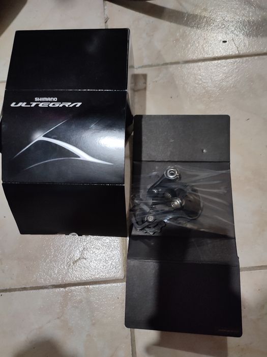 ULTEGRA Schimbător și casetă pinioane