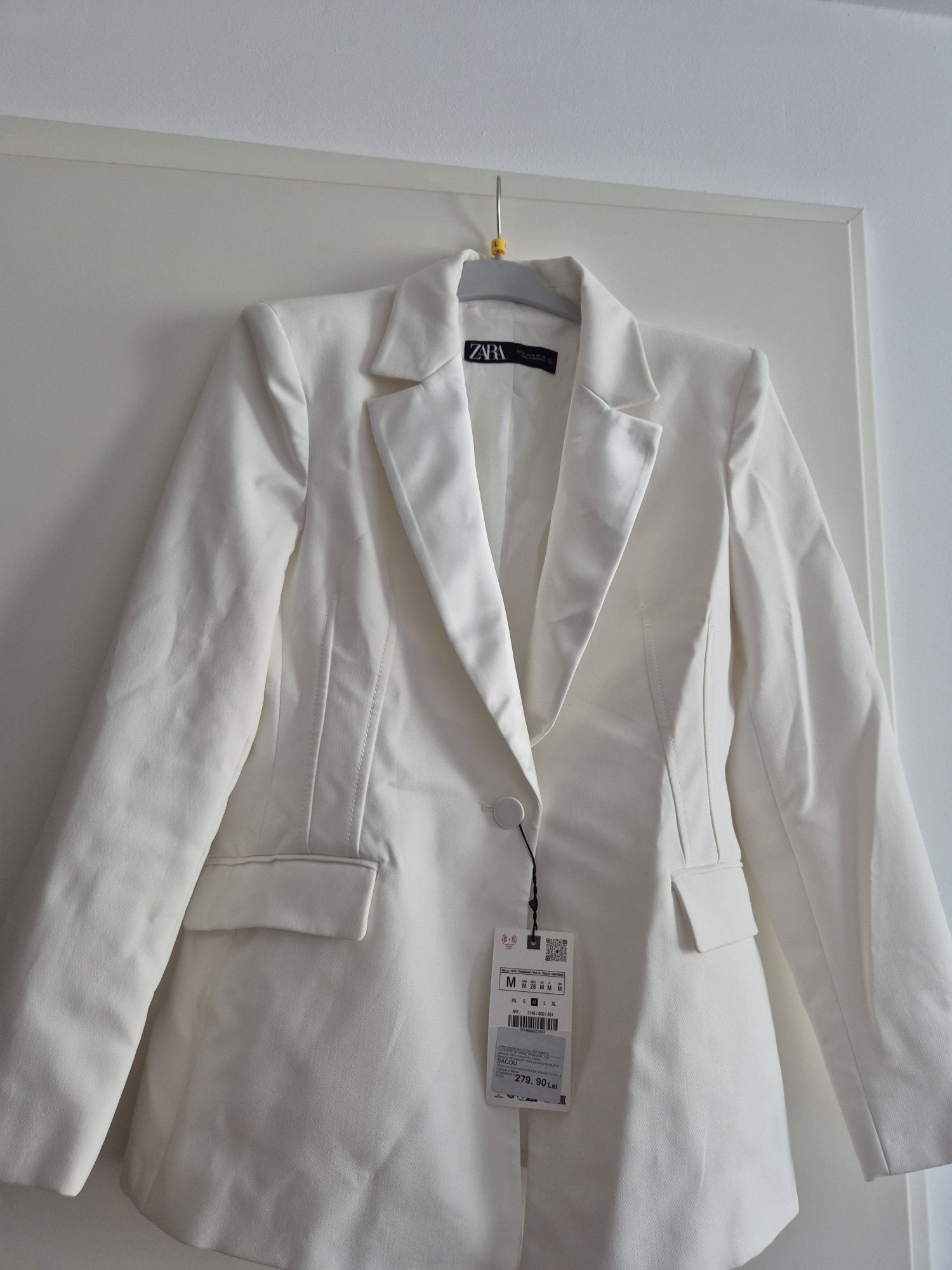 Vand sacou elegant Zara, marime M, model cambrat,nou