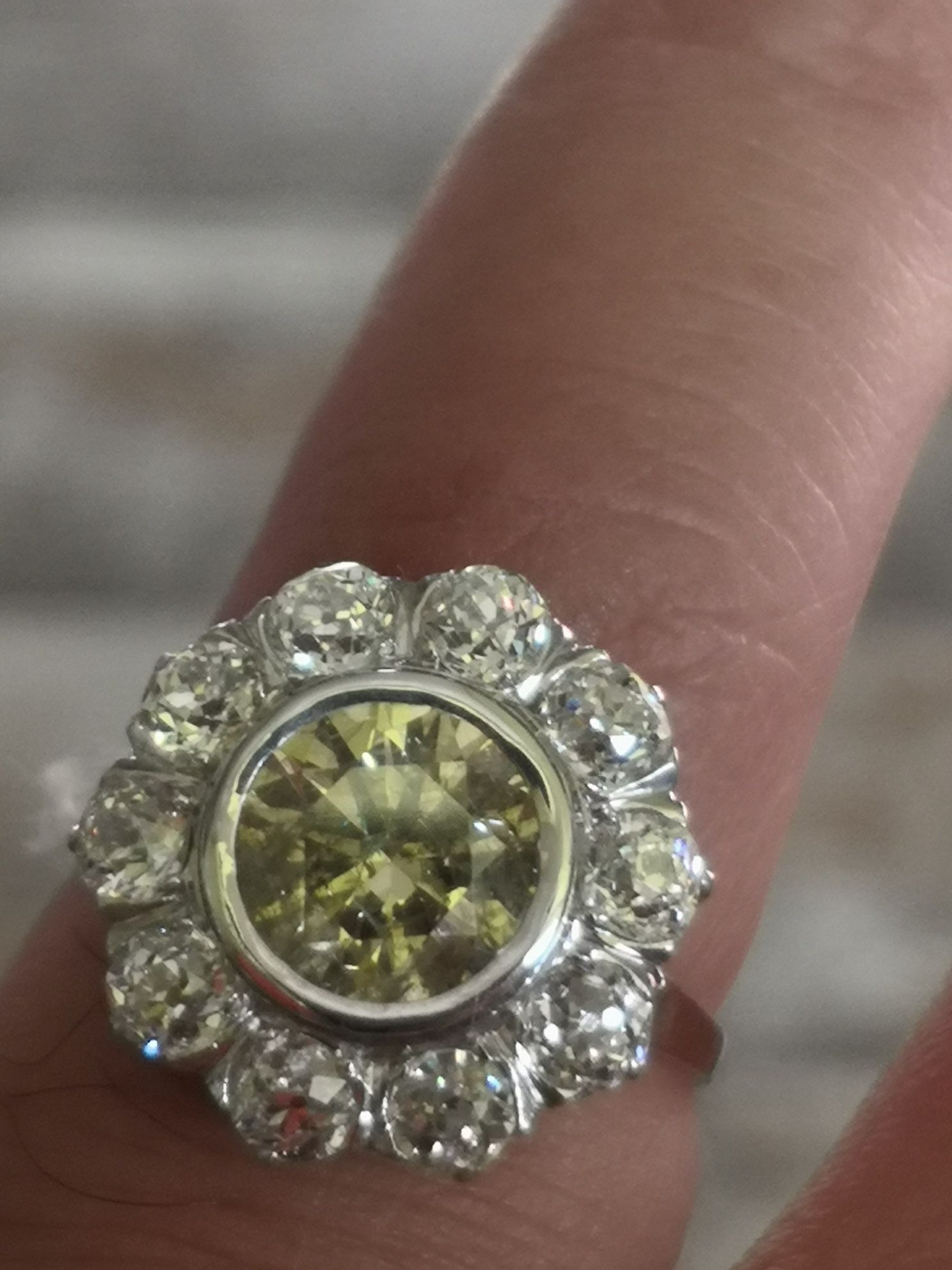 Vind inel din aur 18kt cu diamante 3,7ct