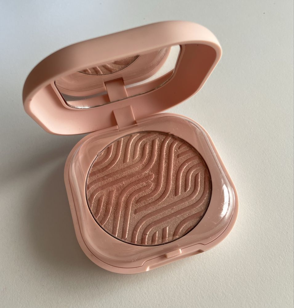 Kiko Milano Beauty Essentials сияен руж