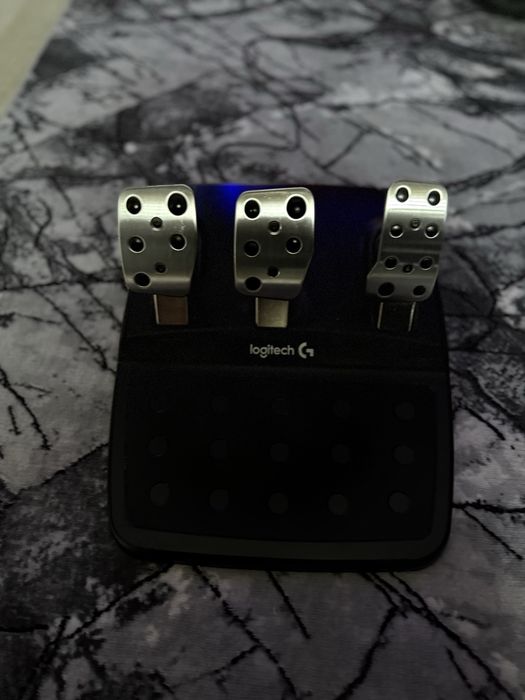 Logitech Driving Force G29-Волан с педали и Driving Force Shifter