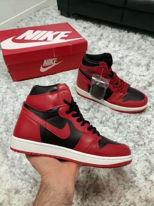 Nike Air Jordan 1 High Varsity Red