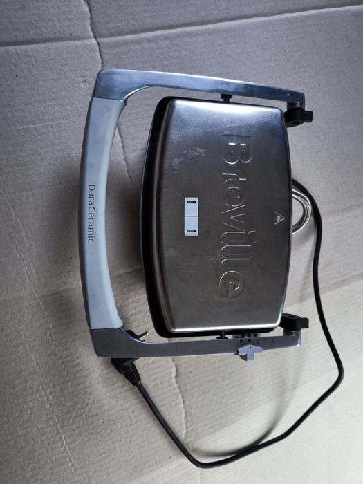 Prajitor de paine , sandwich maker