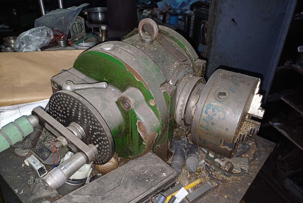 Freza cu scule, afișaj digital, masa rot., divizor, cap de mortezat