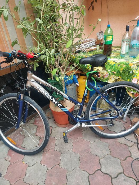 Bicicleta noua 28 inși