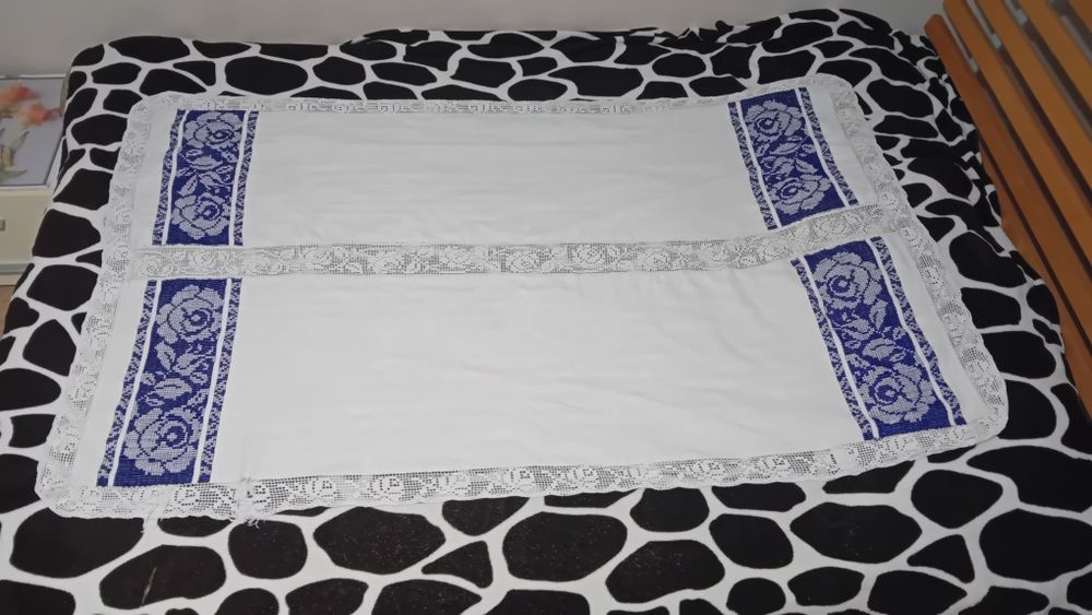 Față de masă și cearșaf tradițional țărănesc