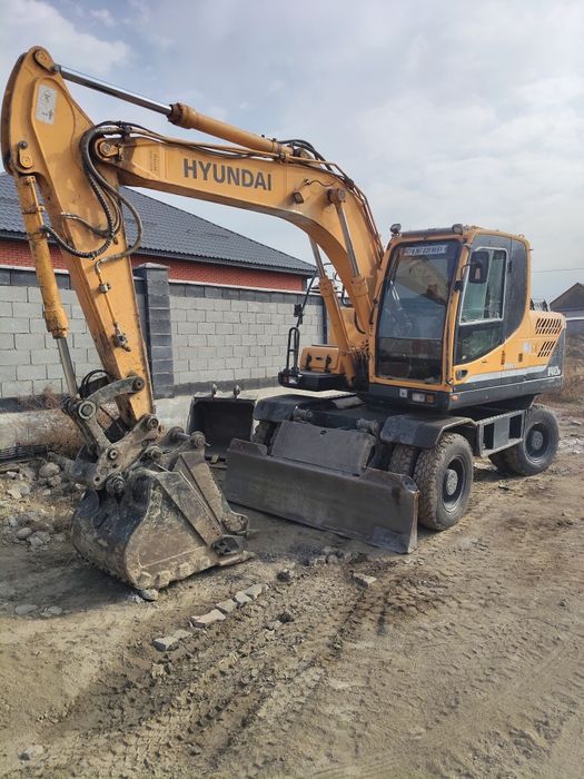 Экскаватор колёсный 140 с гидромолотом