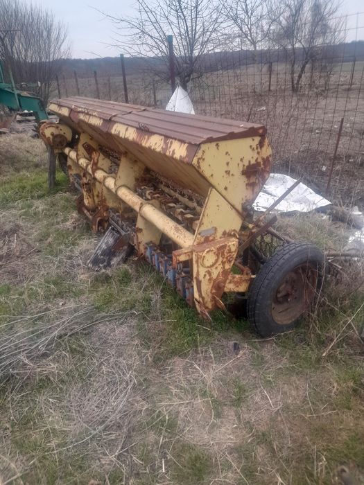 Vând semănătoare sc31