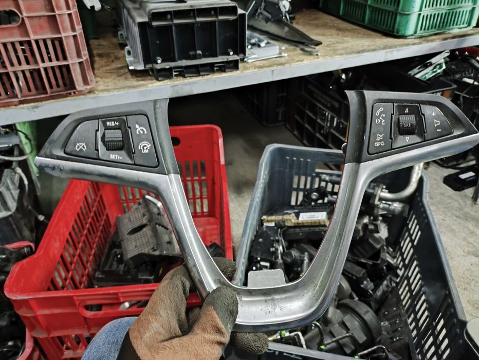 Копчета за волан за Opel Zafira C