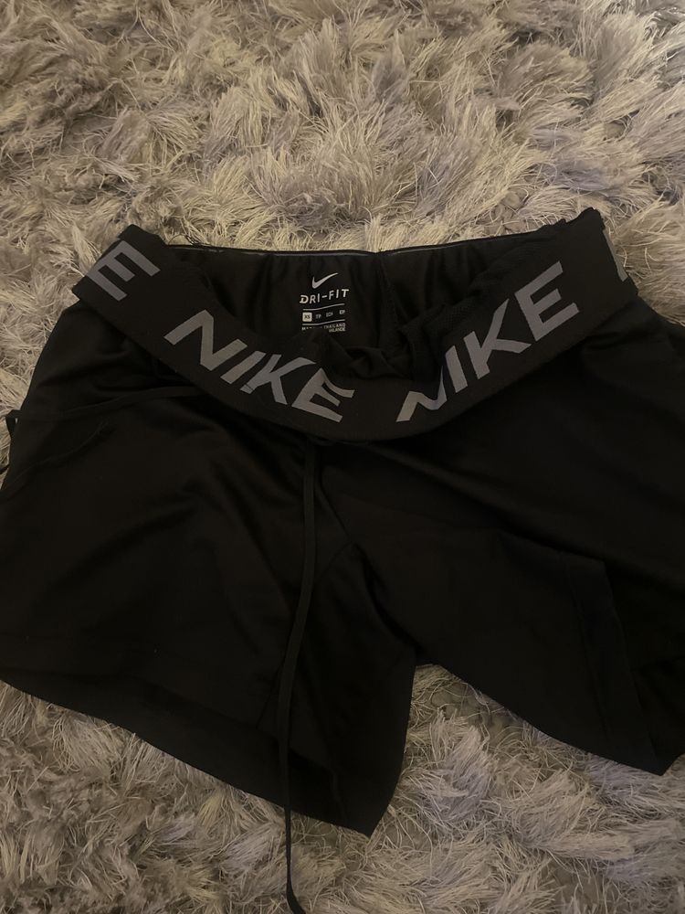 Nike dri-fit XS къси панталони