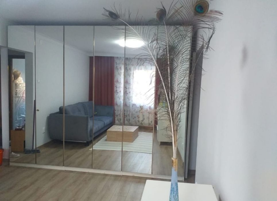 Închiriez apartament