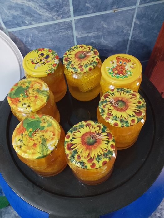 Miere de vânzare direct din stupina noastră
