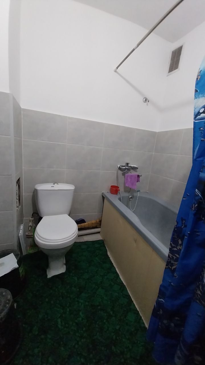 1 xona 2 xona qilsa buladigan uyimiz ssotiladi Navoiy shahrida