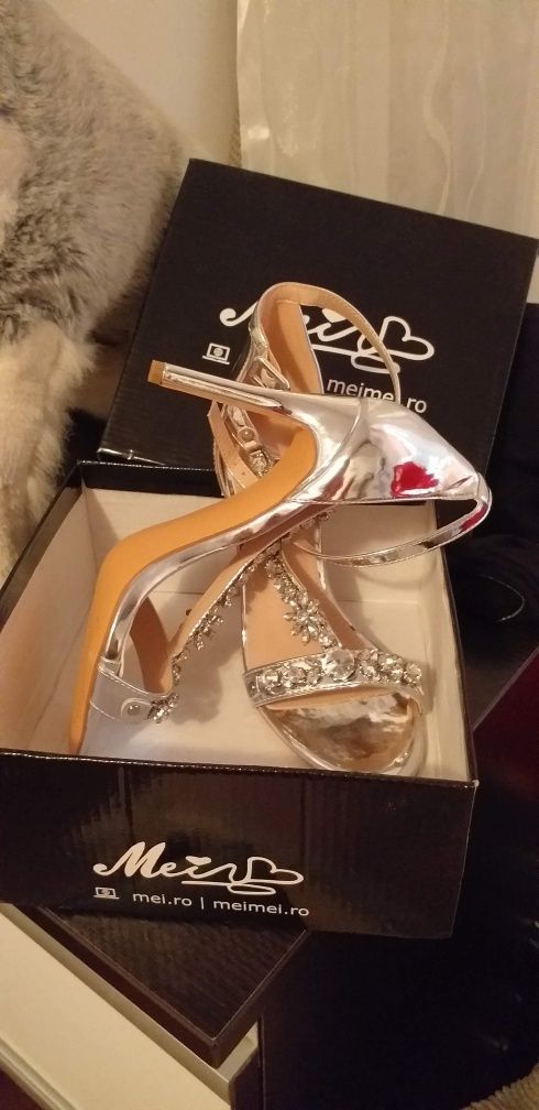 Sandale elegante noi