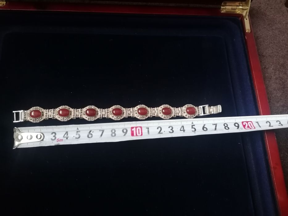 Сребърна гривна с полукъпоценни  камъни корнеол