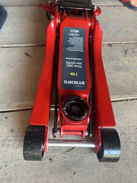 Vand circ crocodil hidraulic Byron’s tools