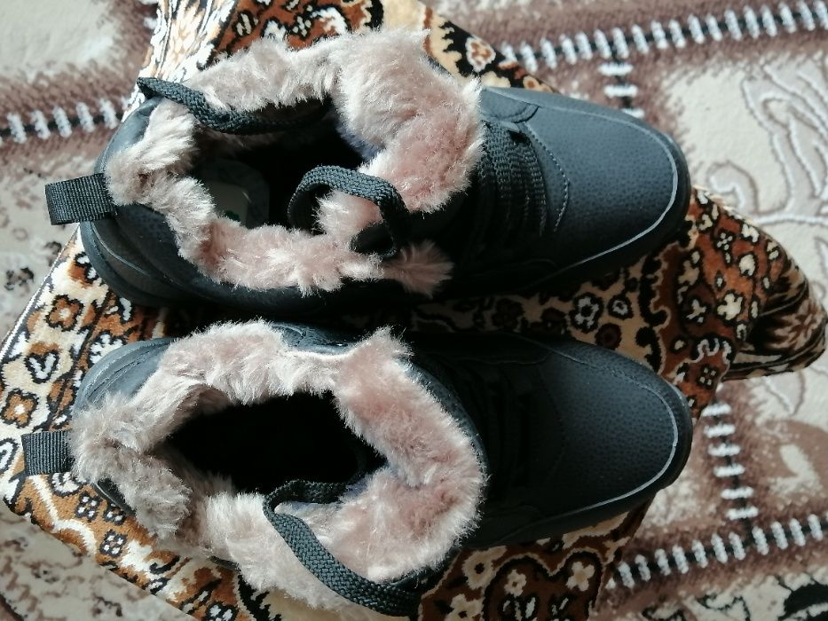 Продаю зимние ботинки, новые, сорок первый размер