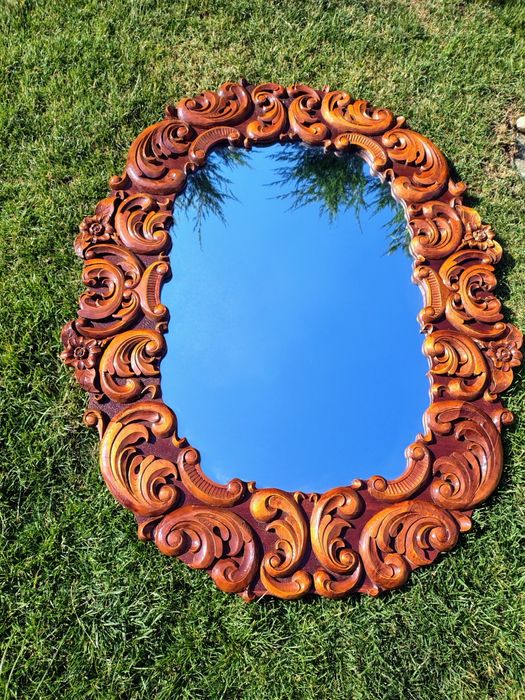 Vând oglinda rama din lemn