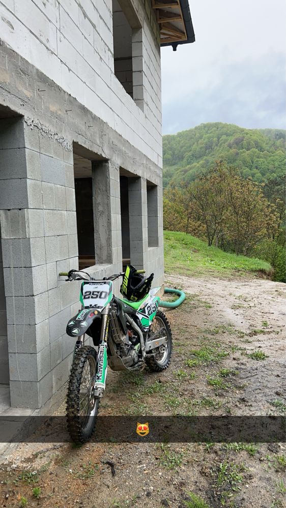 Vand kawasaki kxf 250 in stare foarte buna de functionare