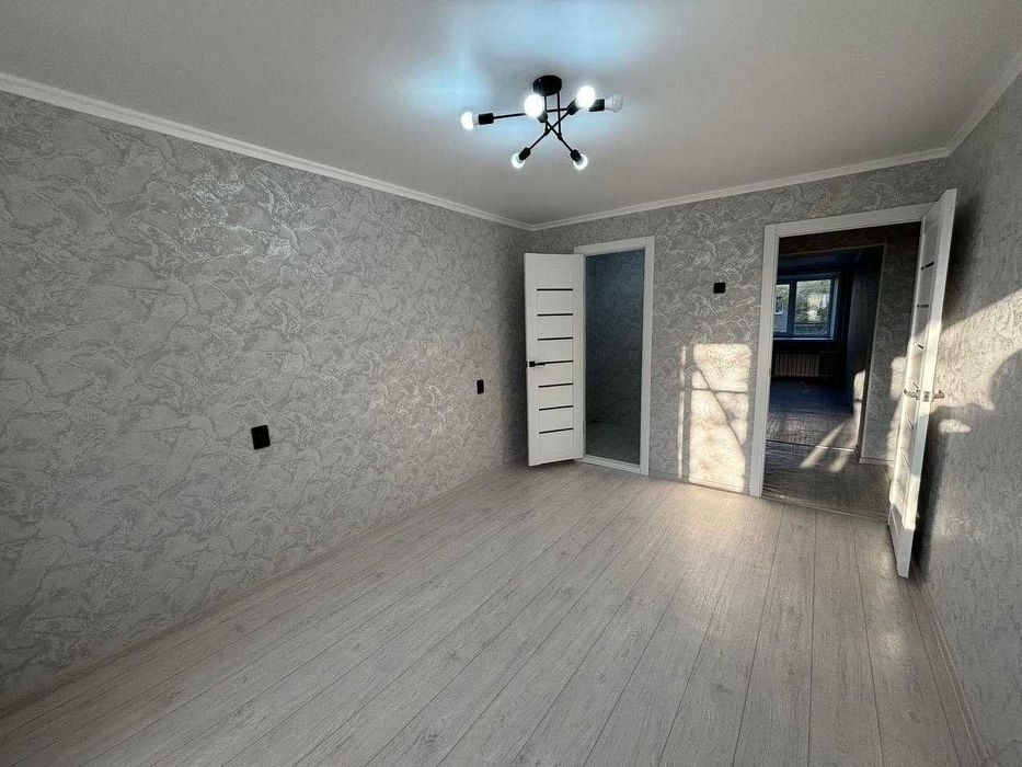 Продам 2-ком на КЖБИ! Кирпичный Дом! Раздельная планировка! Ремонт!