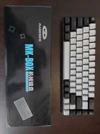 tastatura mecanica 60% switch albastru si taste schimbate