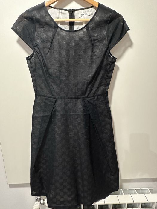 Черна рокля с къс ръкав на Turnover