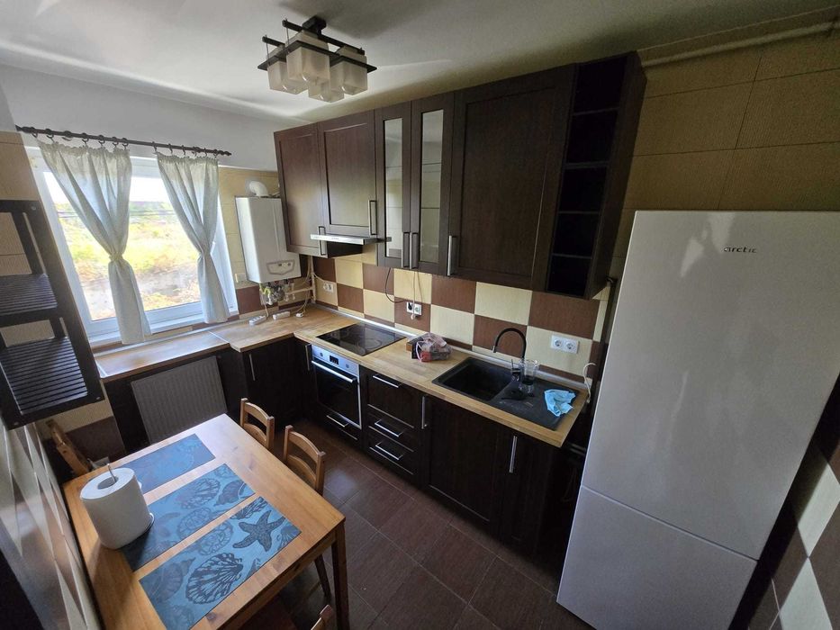 Ap 3 camere, zona Vest, complet utilat, 2 locuri de parcare  650€/lună