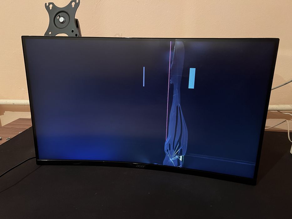 Продается Монитор Acer ED270R с Сломанным экраном