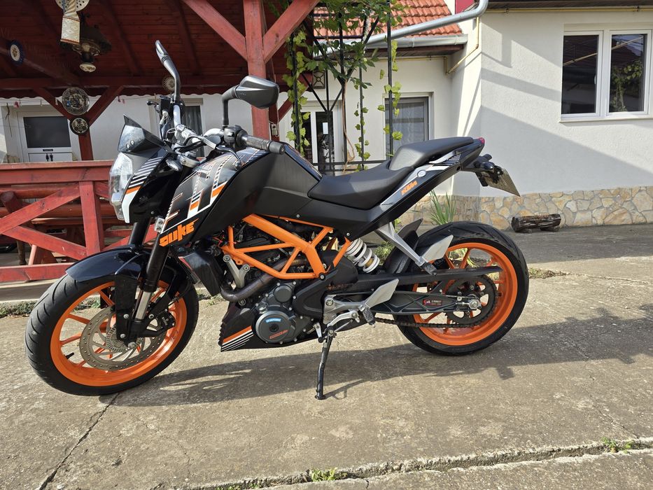 Motocicleta KTM Duke 390 2016