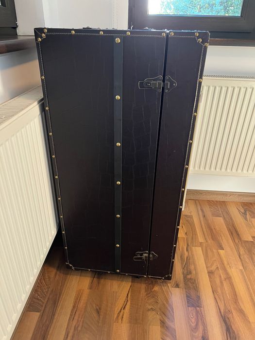 Cufăr bar / mini bar pe roți