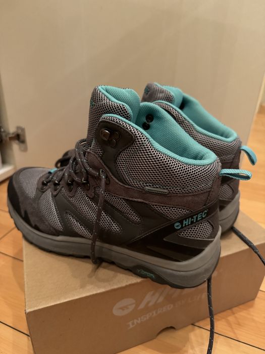 Дамски туристически обувки HI-TEC