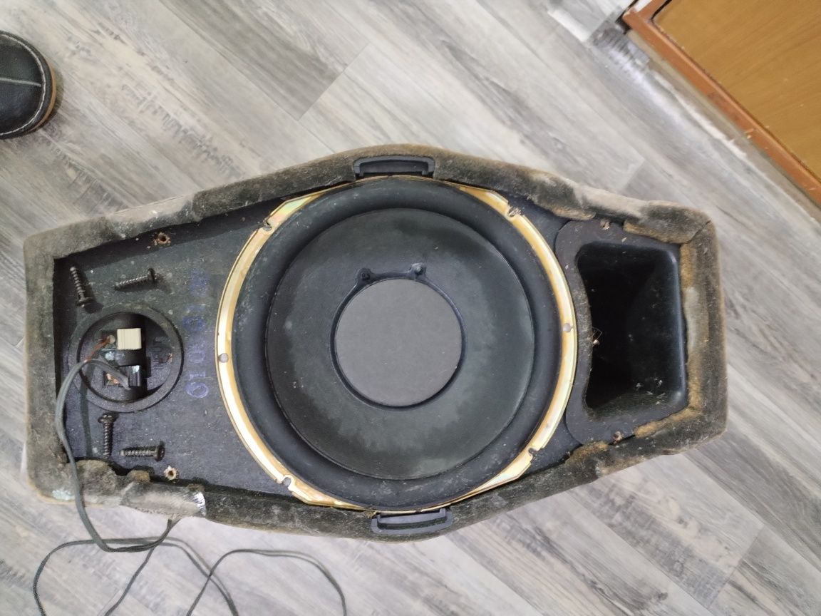 Очень мощный Сабвуфер Sony SS-WS500 Subwoofer with two matching speake