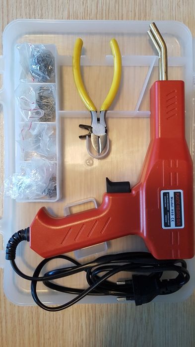 Поялник за пластмаса с телчета и клещи.