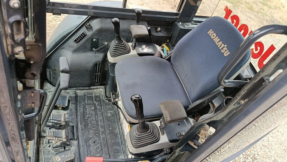 Mini-excavator komatsu