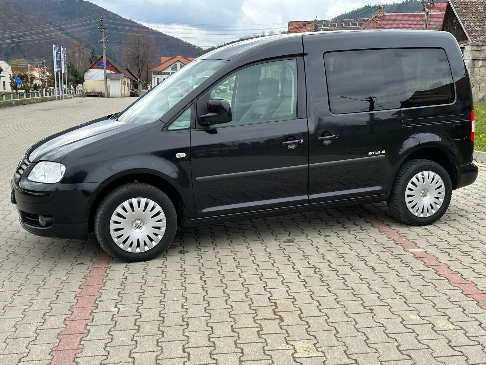 Volkswagen Caddy model style 2.0 tdi  2010