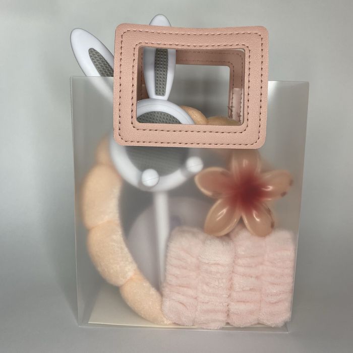 Новогодние наборы подарков для девочек и девушек