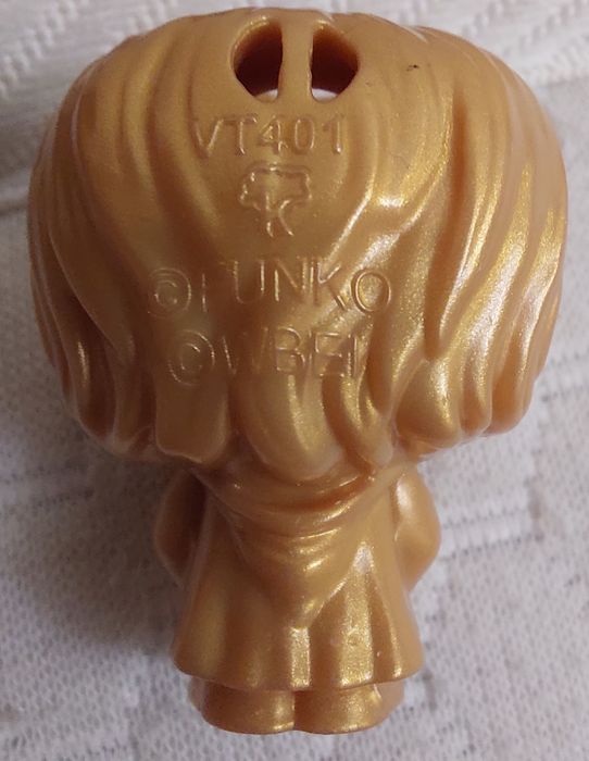 Это коллекционная фигурка золотого Гарри потера. В хорошем качестве.