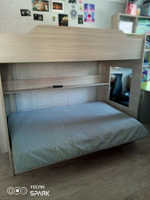 Продам двухъярусную диван кровать.