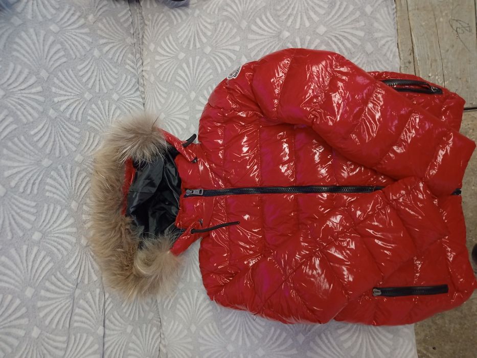 Geaca Moncler Roșie