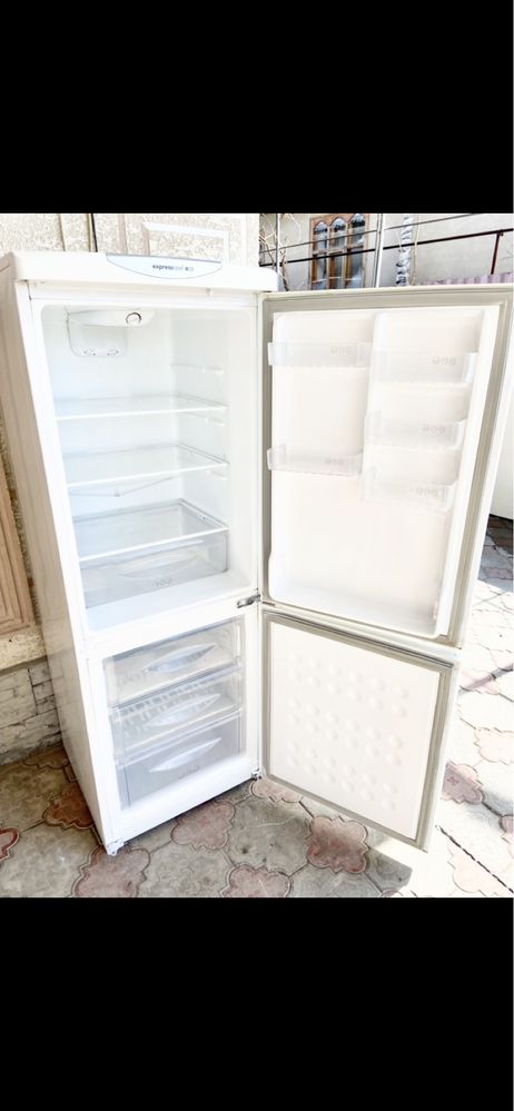 Продам холодильник рабочий 1000%