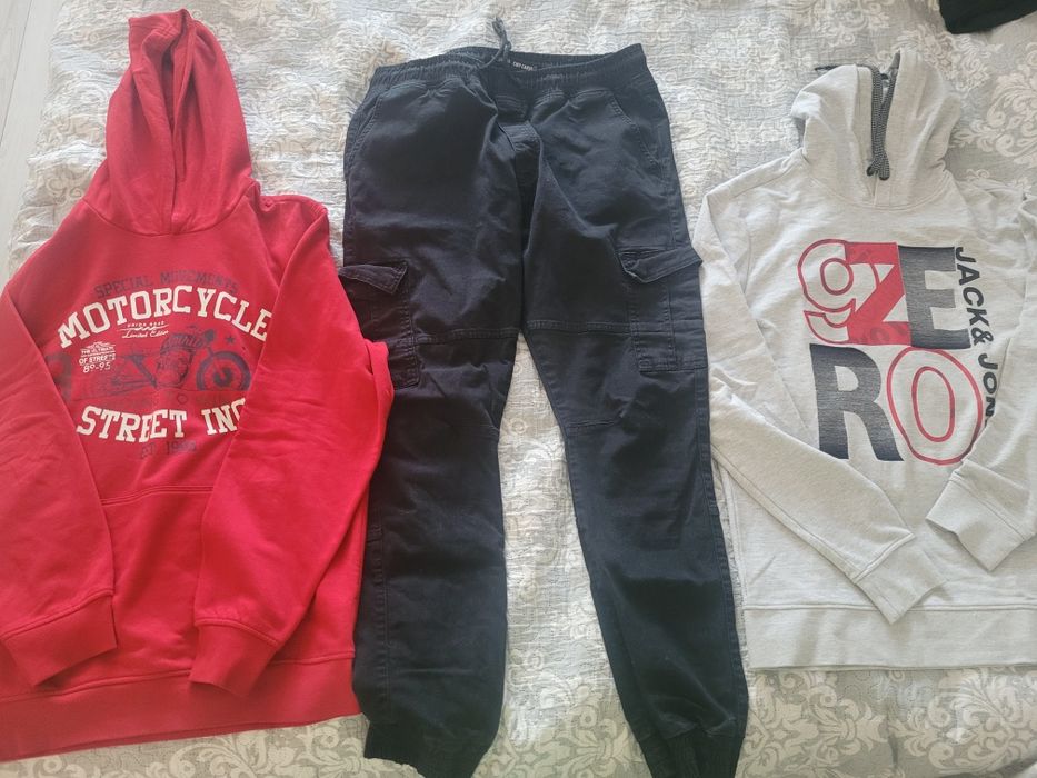 Hanorace 2 buc +pantaloni marime L